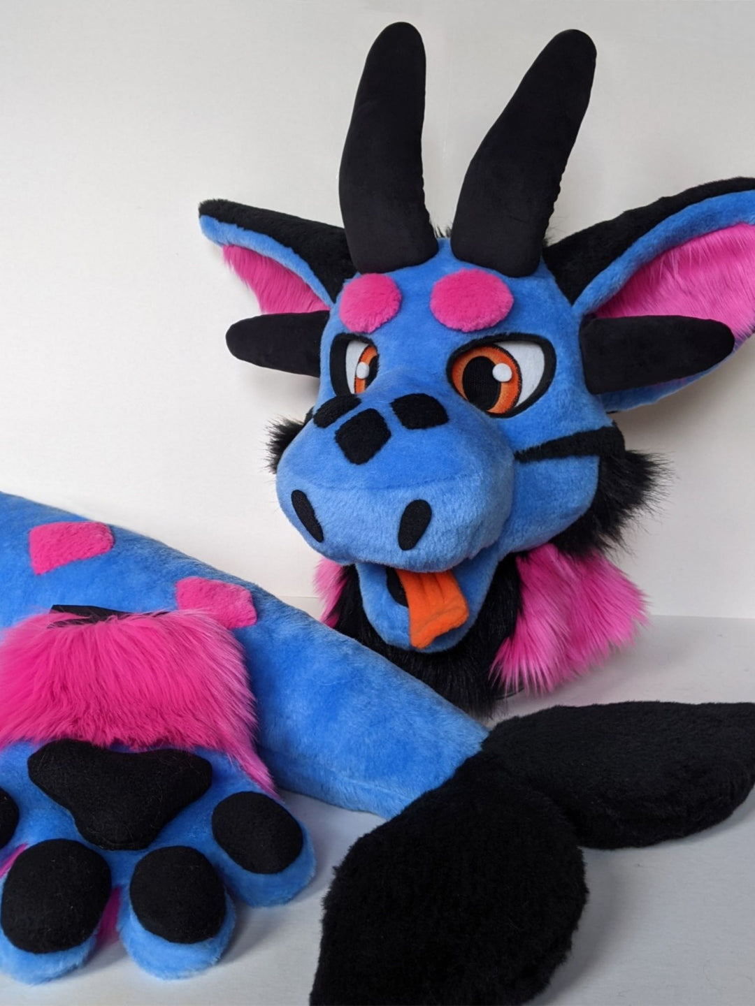 Posable tongue removable on velcro