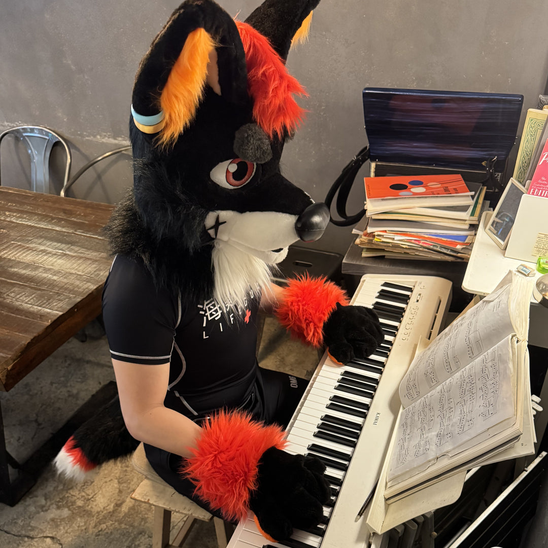 Furry creator @fenjax13 playing piano in fursuit