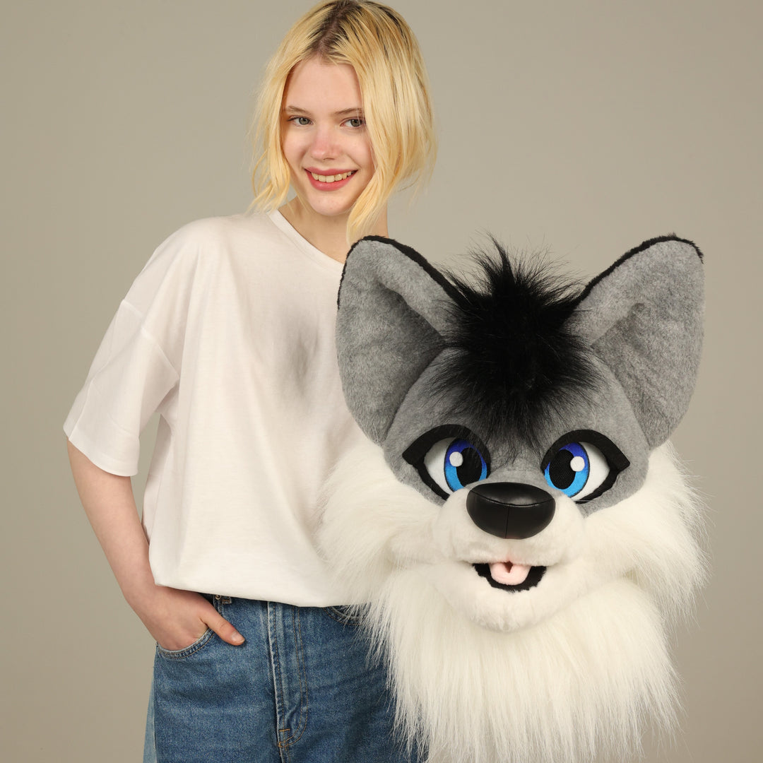 Gray wolf fursuit head  and tail 4"9 (145cm)-5"9 (176cm)